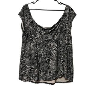 TORRID BABYDOLL BLACK AND WHITE PAISLEY TOP SIZE 3 (3XL) ON OR OFF SHOULDER